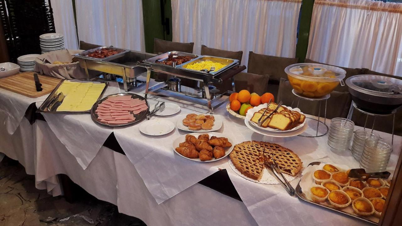 Hotel Ambrosiano مونتيكاتيني تيرمي المظهر الخارجي الصورة