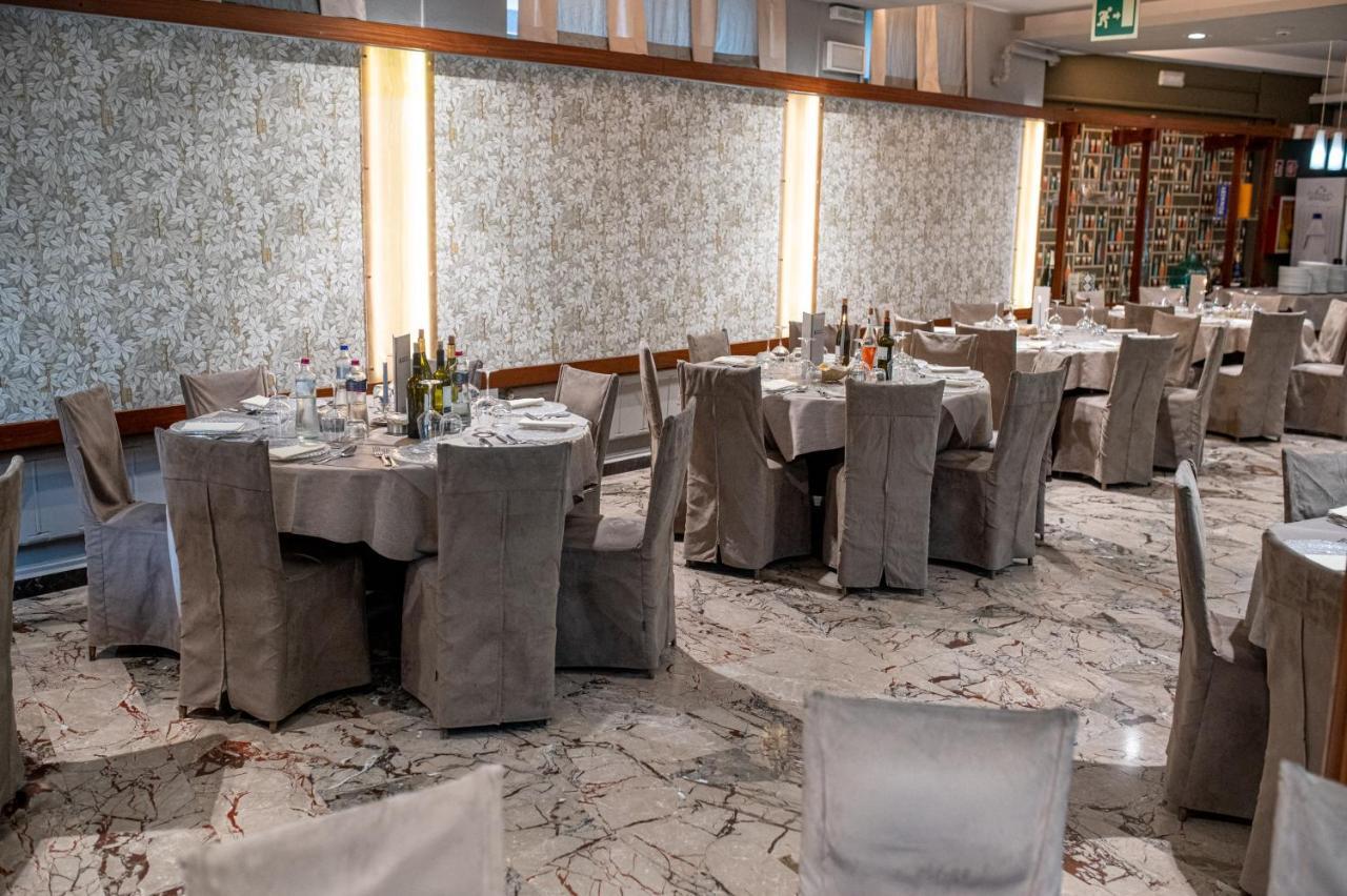 Hotel Ambrosiano مونتيكاتيني تيرمي المظهر الخارجي الصورة